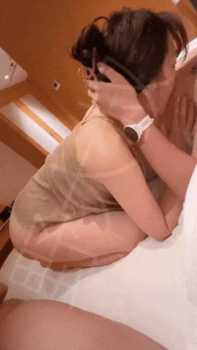 极品淫妻大神，【Merlin_0911】，绝版福利，被单男口暴流精，发给老公看，露脸，很有味道的少妇