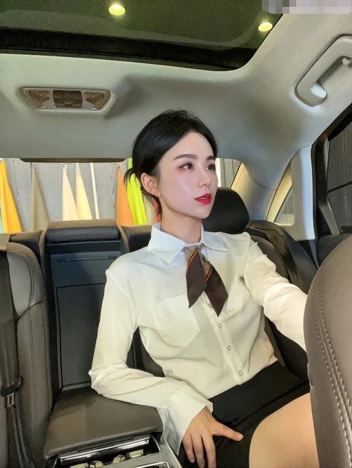 被爸爸干小屁屁 爸爸一点都不怜香惜玉 首次挑战肛门好舒服好刺激 大鸡吧直接对着屁股操 被射了满满一屁