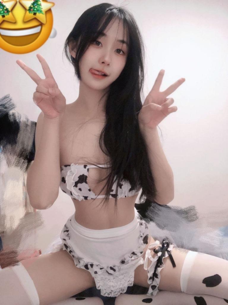 外表单纯内心淫荡的反差婊