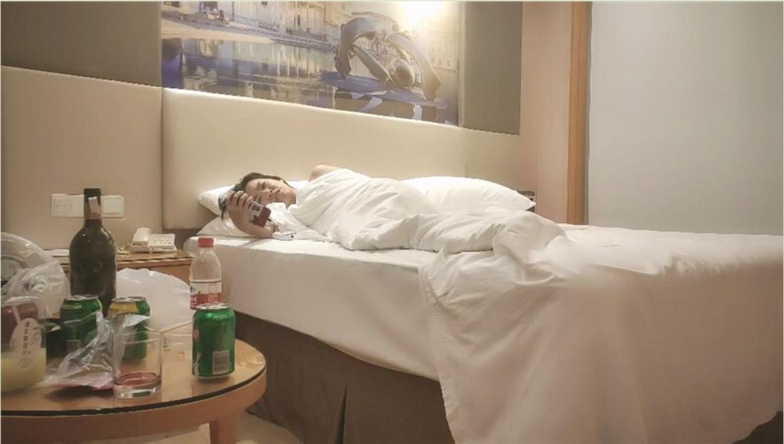 大叔2200约炮身材不错的足浴小姐姐一通猛操直接被干趴了