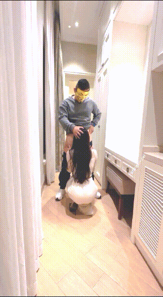 最新燃爆私拍 极品女神疯狂骑乘 落地窗前后入内射，外人眼中的女神被操成骚母狗