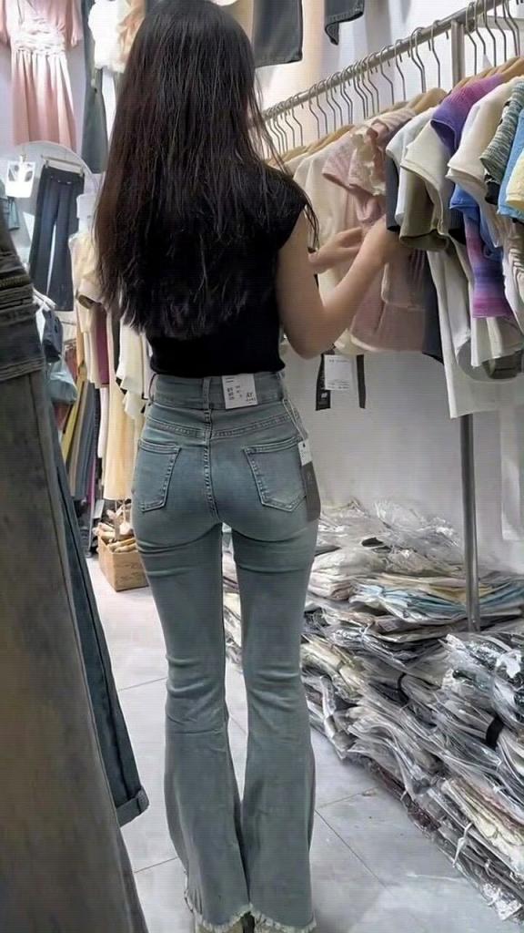 街拍紧身牛仔裤