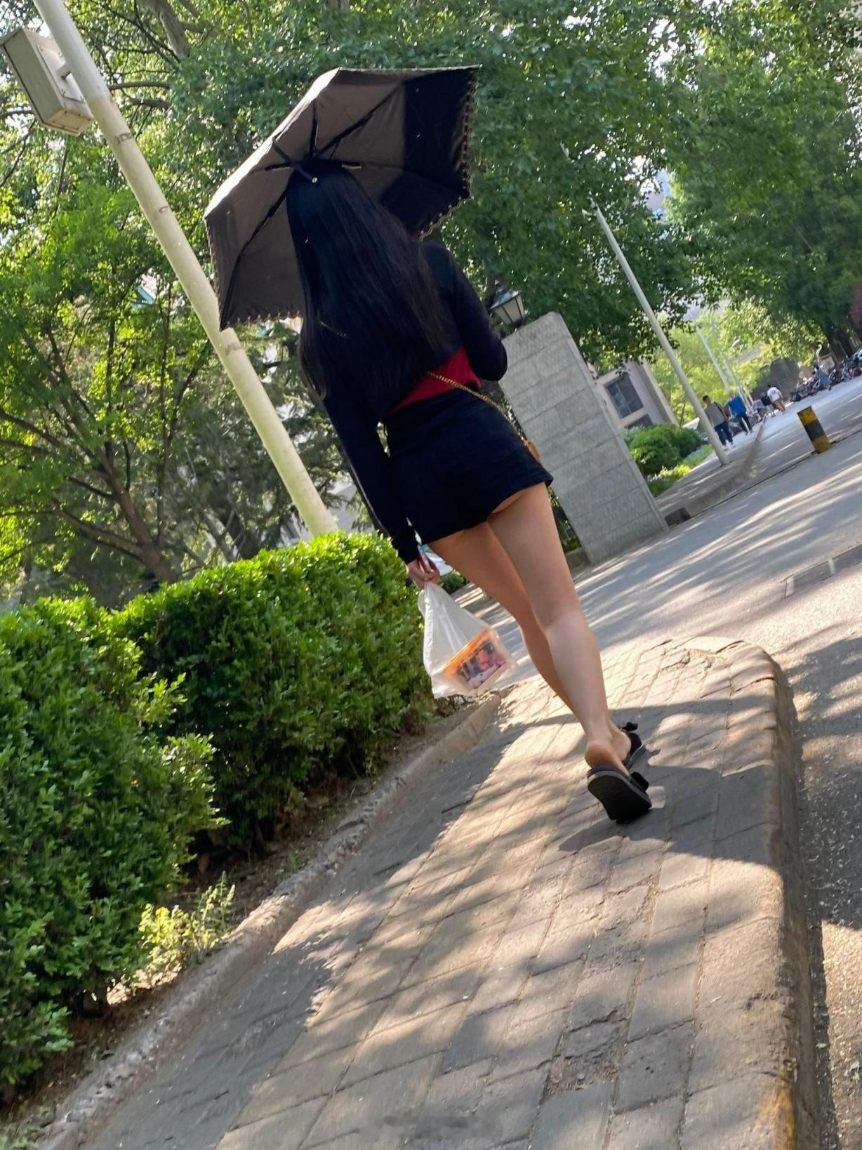 街拍紧身牛仔裤