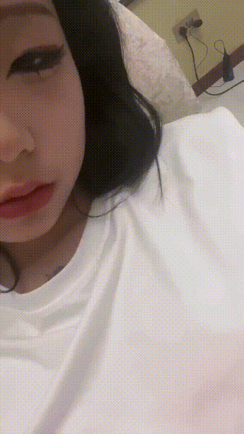 约炮精神小妹，身体很敏感 动了几下就出白浆了 攻速拉满让小妹妹体验极致的快乐