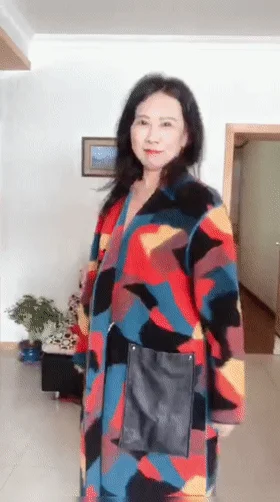 ✨极品熟女✨老骚货老骚逼，骚妻十足自慰抠逼，道具黄瓜插逼，与炮友裸聊，满眼都是对大鸡巴的渴望！