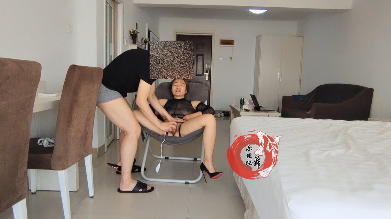 推特网黄，巨乳人妻露脸熟女【赤鳞狂舞】系列，多体位多制服，无套内射，最真实性爱