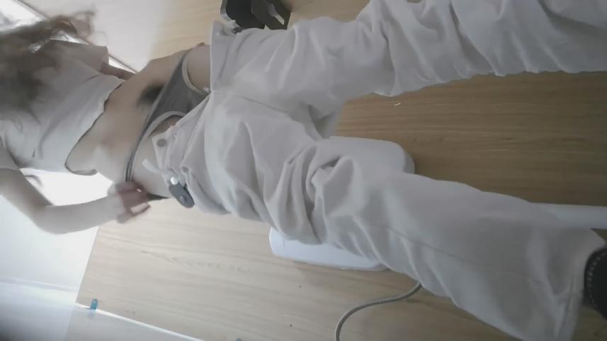 高校女厕偷拍❤️两个眼镜学妹尿尿第一个妹子穿个透明内裤还挺性感的