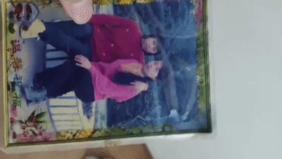 变态女婿✨边操丈母娘边跟媳妇打电话,含糊其辞老B也润滑,老婆跟丈母娘同床交替!