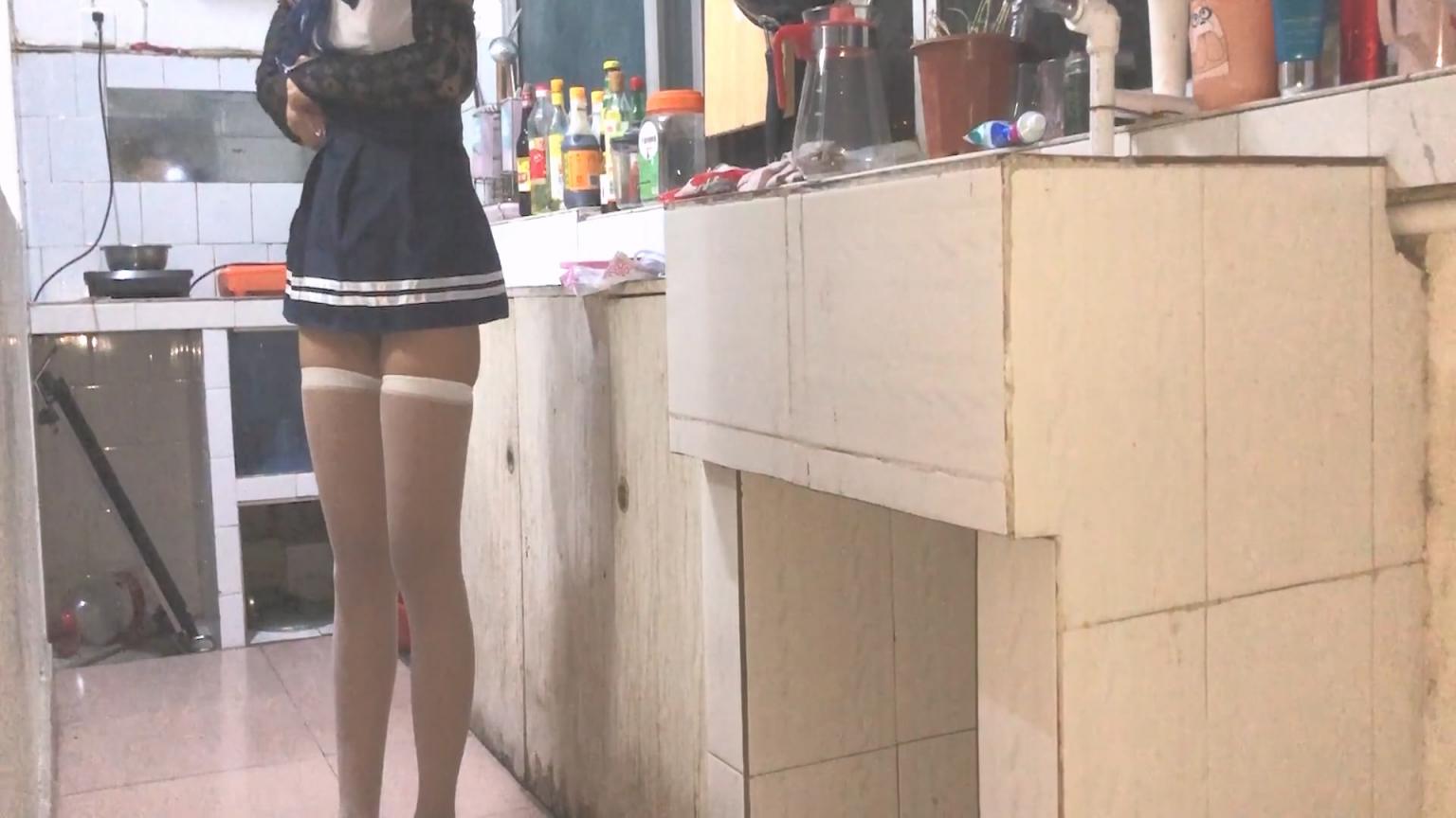 超嫩清纯拜金校学妹✅性感白丝水手服高挑身材厨房扶腰后入！老师同学眼中的学霸 爸爸面前是骚婊小母狗