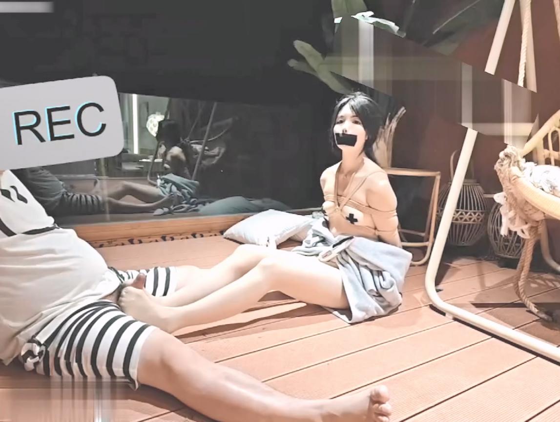 电梯里的KS训练和马路旁露台调教！激发高颜值极品超嫩萝莉M属性，后入中出绝叫高潮