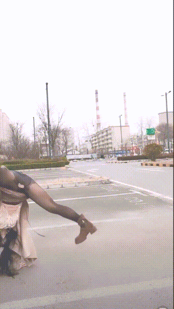 稀有玩法，穿着牛仔裤户外喷尿✅直播间上演喷泉，为什么她这么浪还这么多淫水！表面女神私下是喷水小淫娃！