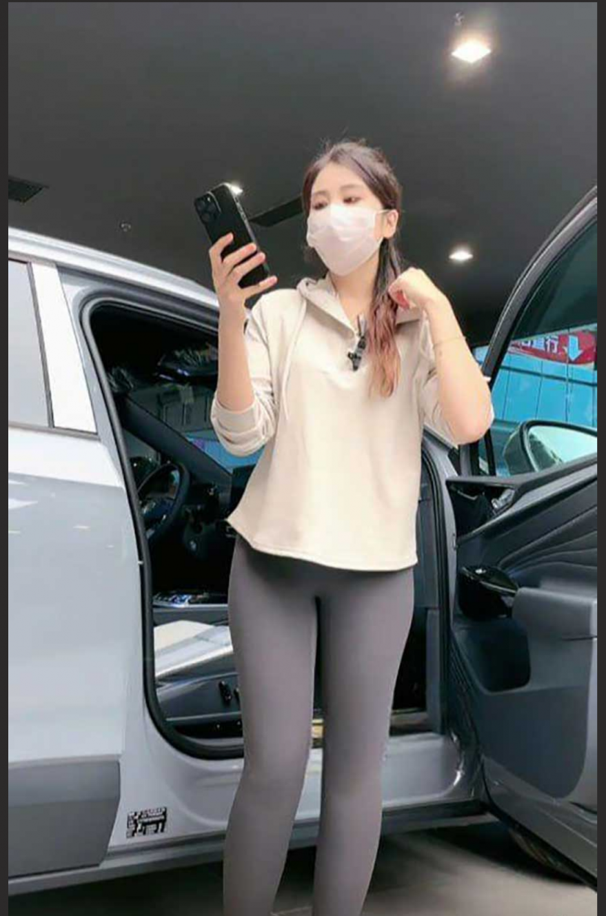 河北一汽大众网红主播 小小张 白天卖车晚上豹纹热舞火辣身材一览无余 金主包养的性感福利姬