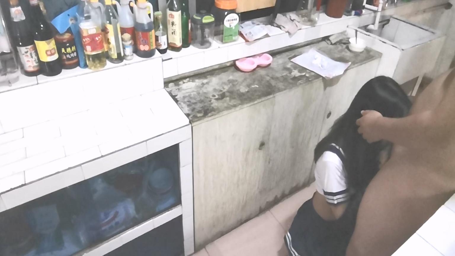 超嫩清纯拜金校学妹✅性感白丝水手服高挑身材厨房扶腰后入！老师同学眼中的学霸 爸爸面前是骚婊小母狗