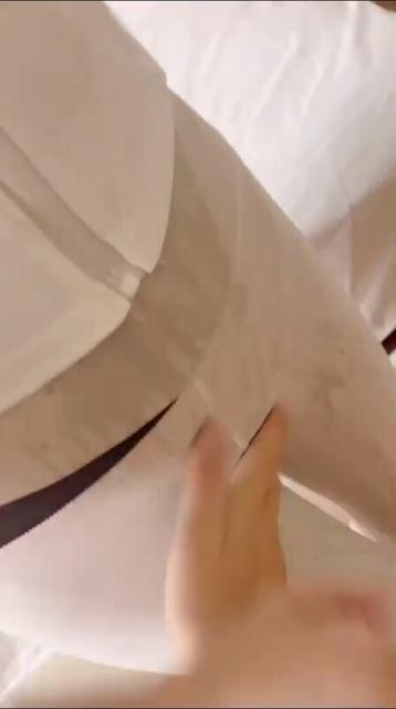 母子乱伦❤️身材超好小妈偷情被儿子知情，趁着做瑜伽换衣摸小穴威胁做爱，欲火焚烧插入秒射天啊