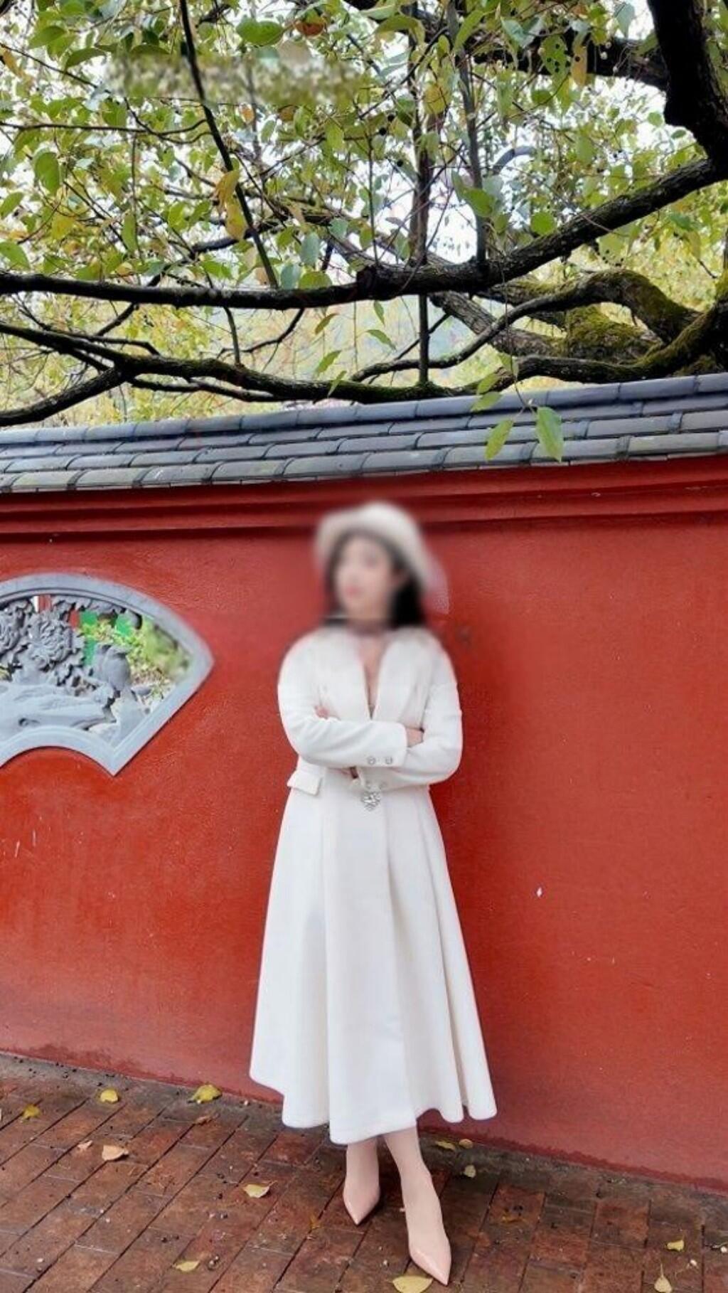 小骚逼被领导干喷了以后,在不断地磨合下终于能被我干喷了