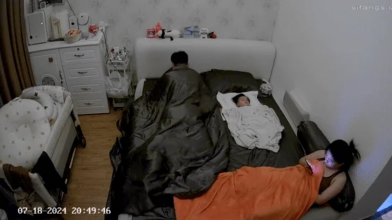 黑客破解家庭网络摄像头偷拍❤️哺乳期性瘾少妇做爱都不能满足要经常通过自慰来泄欲