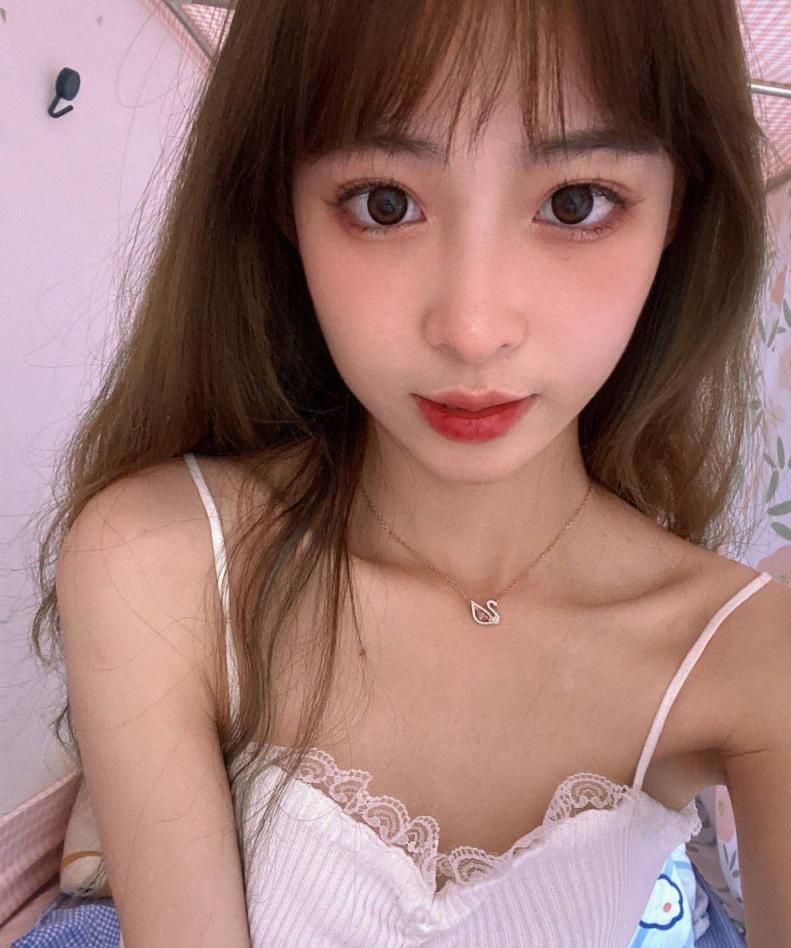 河南 郑州已婚少妇  网吧打游戏勾搭上的  口活好、骚穴紧，高潮来的快