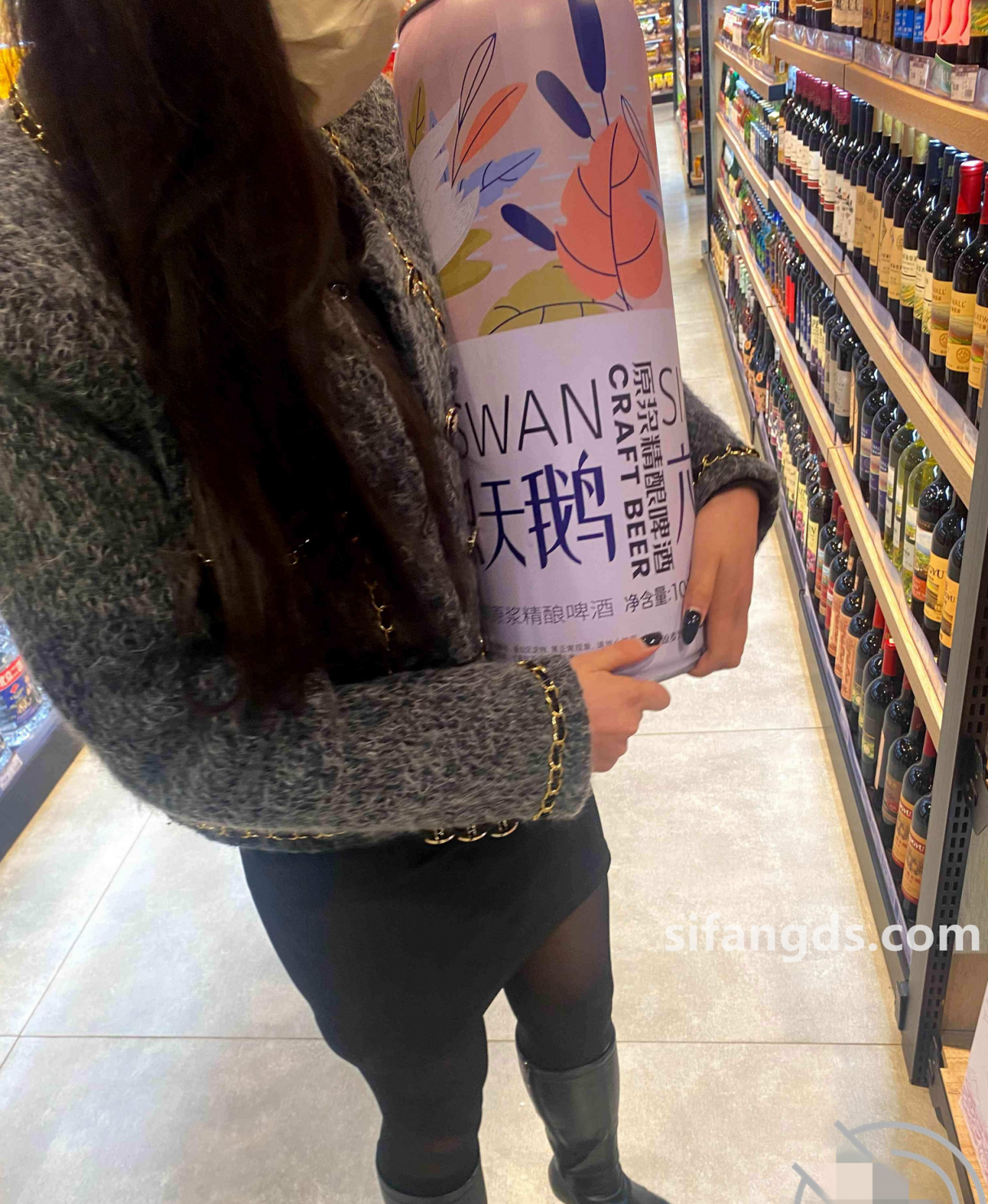 姐弟乱伦 外站大神乱伦姐姐-酒后强上亲姐姐  趁姐姐洗澡强行进入卫生间，这一刻我等了太久