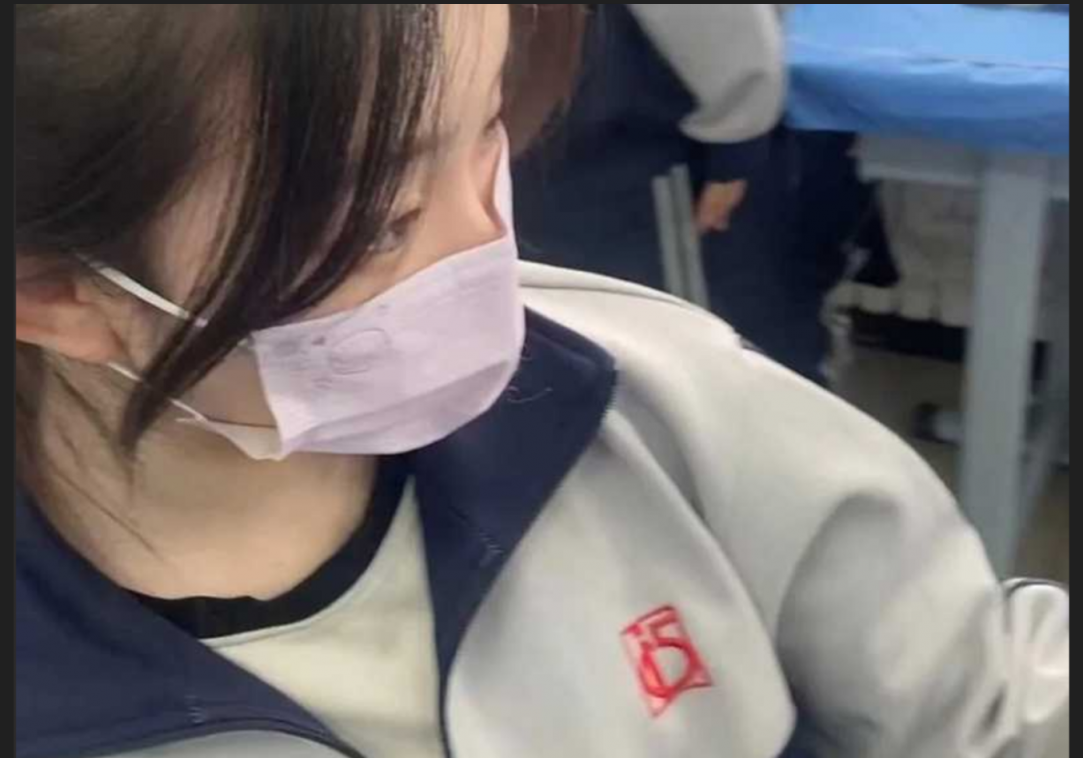 【门事件】 广东湛江遂溪县的某高仲❤️俩学生躲在艺术楼里关着门做爱，传出