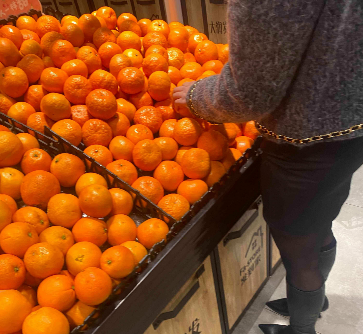 姐弟乱伦 外站大神乱伦姐姐-酒后强上亲姐姐  趁姐姐洗澡强行进入卫生间，这一刻我等了太久