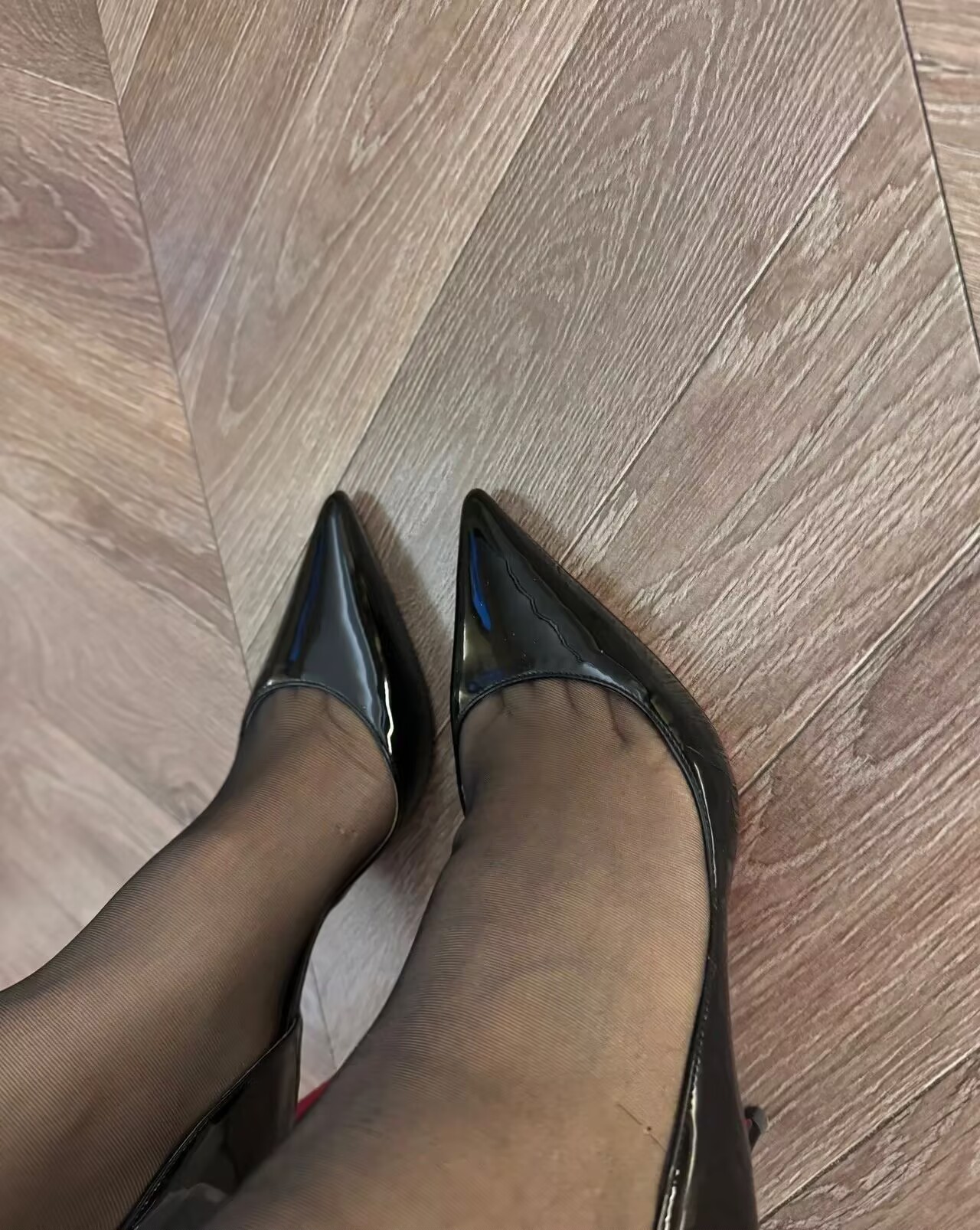 天气晴娇妻被操后又发情足控诱惑