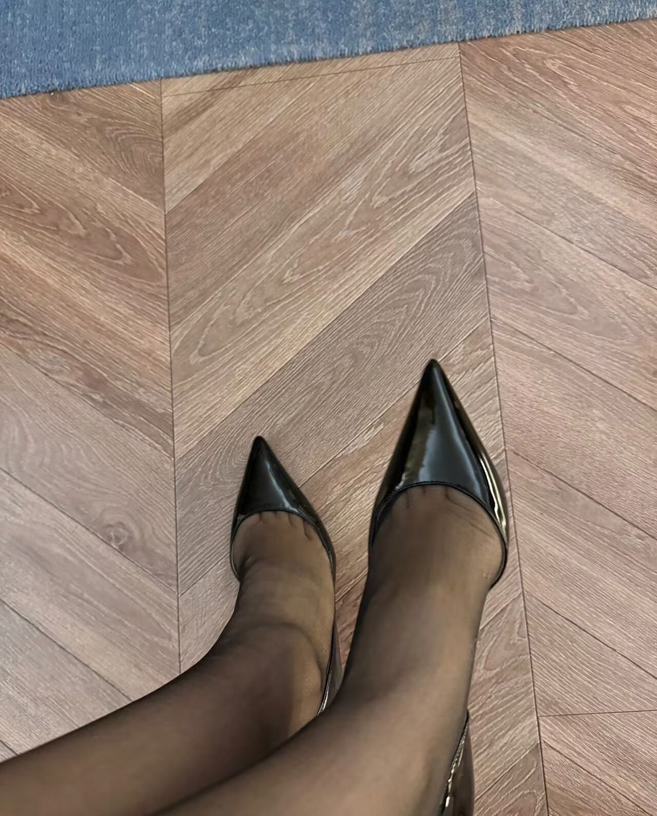 天气晴娇妻被操后又发情足控诱惑