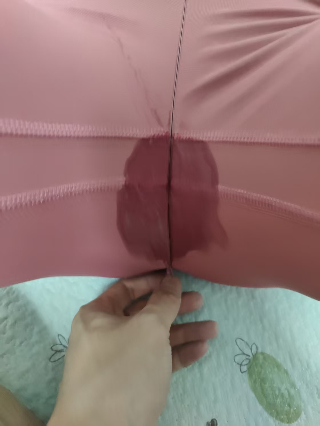 娇妻穿开档瑜伽裤去健身房后续