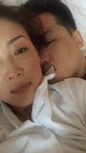 极品少妇❤️中年夫妻的性爱之旅，女的又欲又骚，激情不断，疯狂舔逼，叫声诱人！