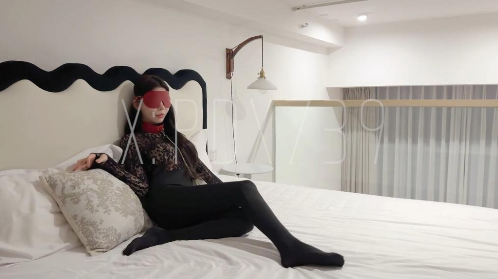 调教连体情趣极品女神，足交口交啪啪一气呵成