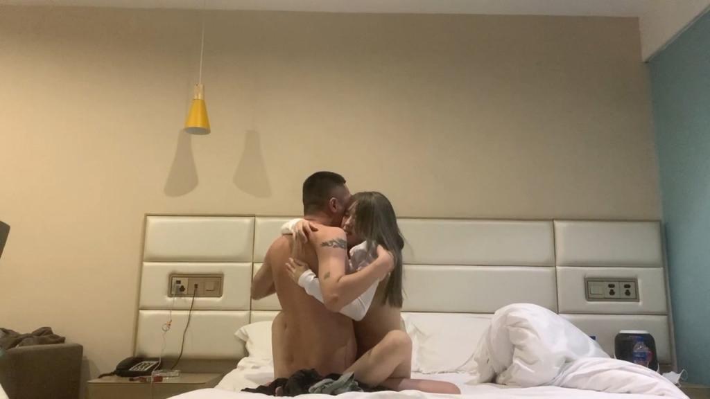 “不要啊求你了”对白刺激 刺青帅小伙露脸霸王硬上弓3位年轻漂亮小姐姐人生赢家啊操遍了所有类型妹子