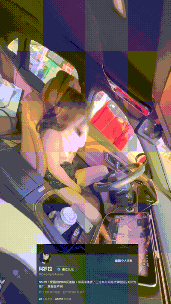 性感夜店女王阿罗拉站在桌子上面对客人们发骚太羞耻了吧,作为顶级骚货,给粉丝千里送逼