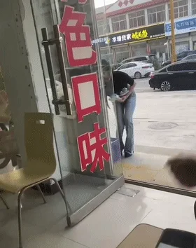 【门事件】 山东烟台莱州沙河王木木烧烤店老板娘❤️接受指令裸聊自慰爆发淫水井喷!