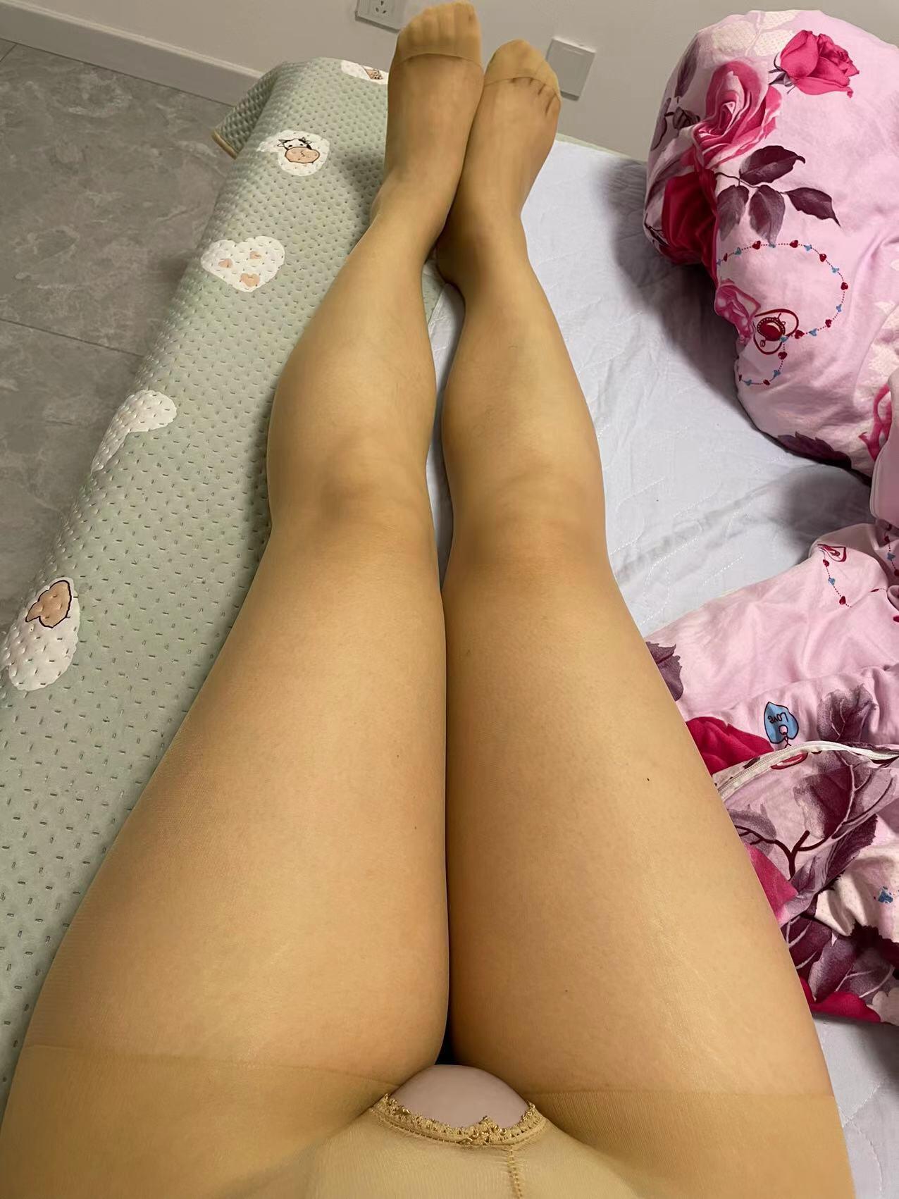 从青涩走向淫妻、露出、换妻+经得默许展示一下爱妻丰腴少妇的身材