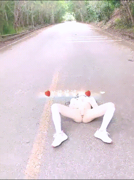 清纯小母狗萝莉『Y酱酱酱』 (含新增) ✅户外露出调教啪啪 稚嫩小骚穴被大肉棒狠干，软萌软萌小母狗