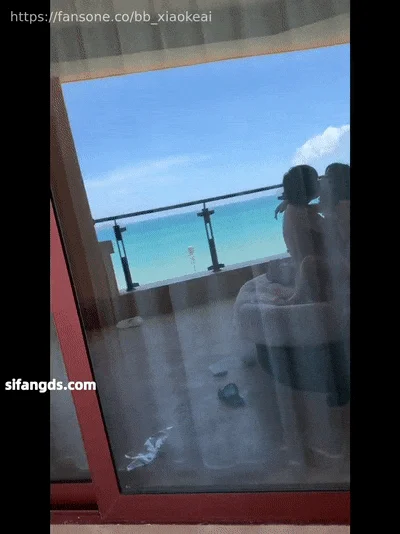 难忘的三亚之旅，海边啪啪，泳池调情，约单男酒店3P，完美露脸，极品少妇