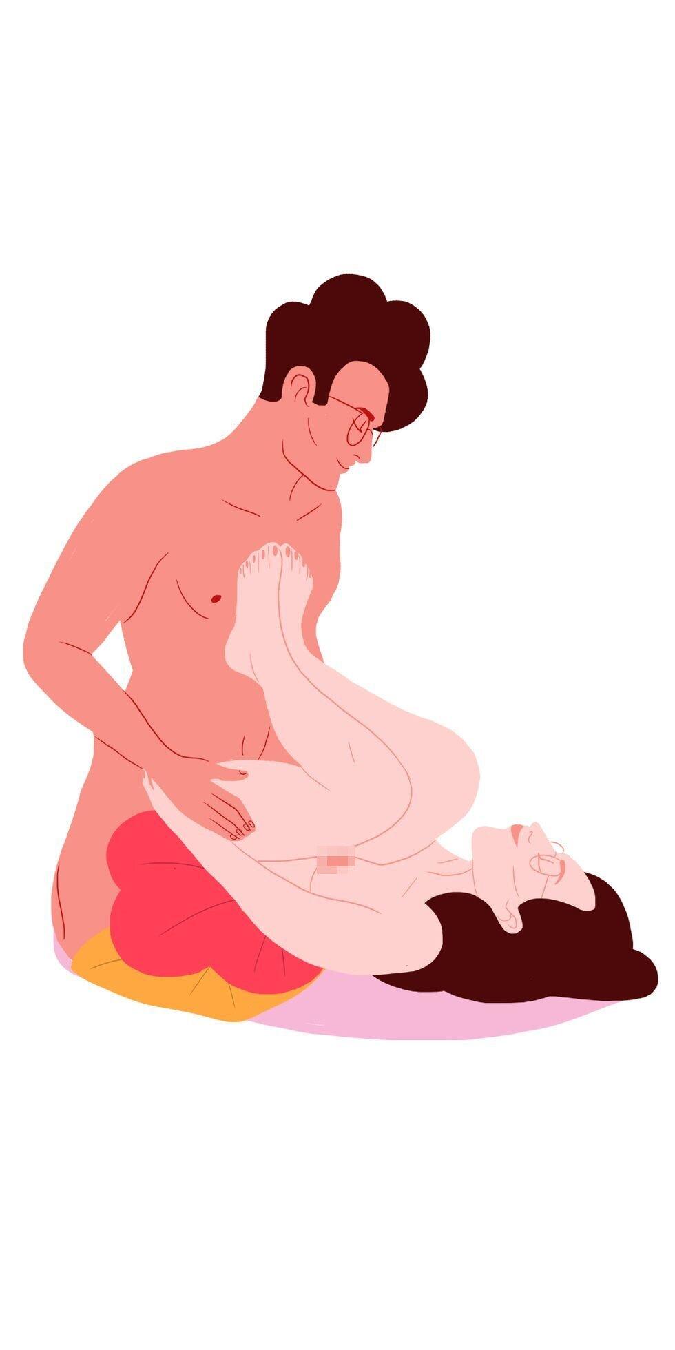 垫了更紧！《９种枕头助攻性爱体位》善用辅助让啪啪啪更轻松！