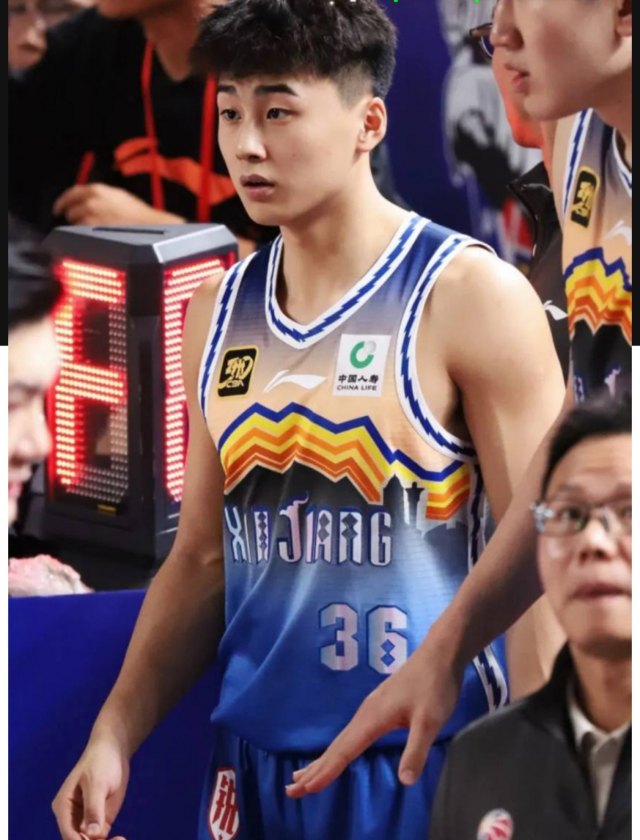 新疆男篮葛浩然被爆私生活混乱，劈腿多人跟前女友聊S，受害者联合揭露真相