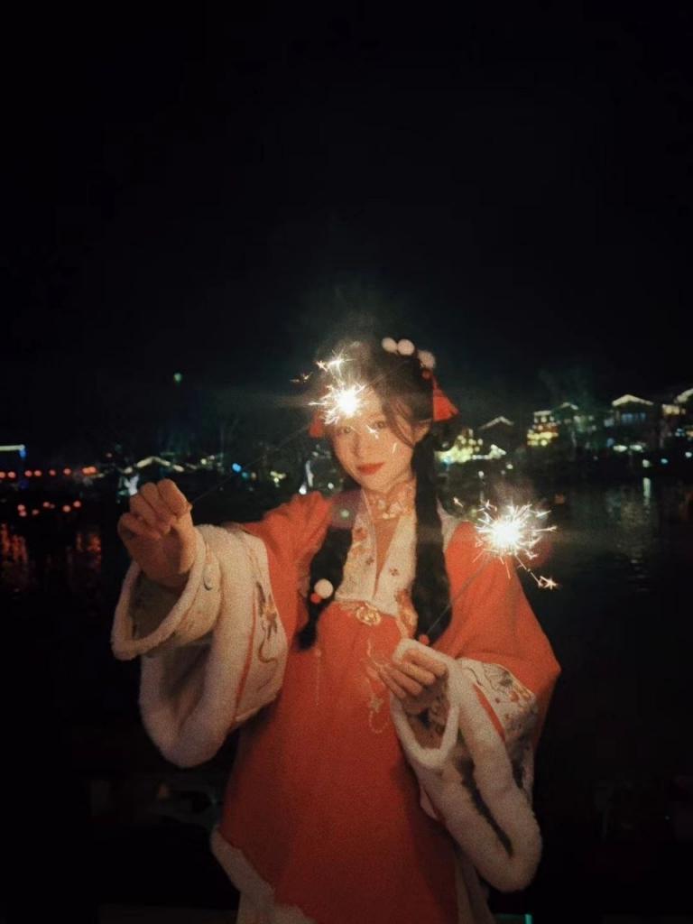 真实约炮05年大学生，极品校花高颜值女神，有生活照，身材一流皮肤白，精品