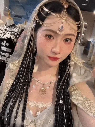 真实约炮05年大学生，极品校花高颜值女神，有生活照，身材一流皮肤白，精品