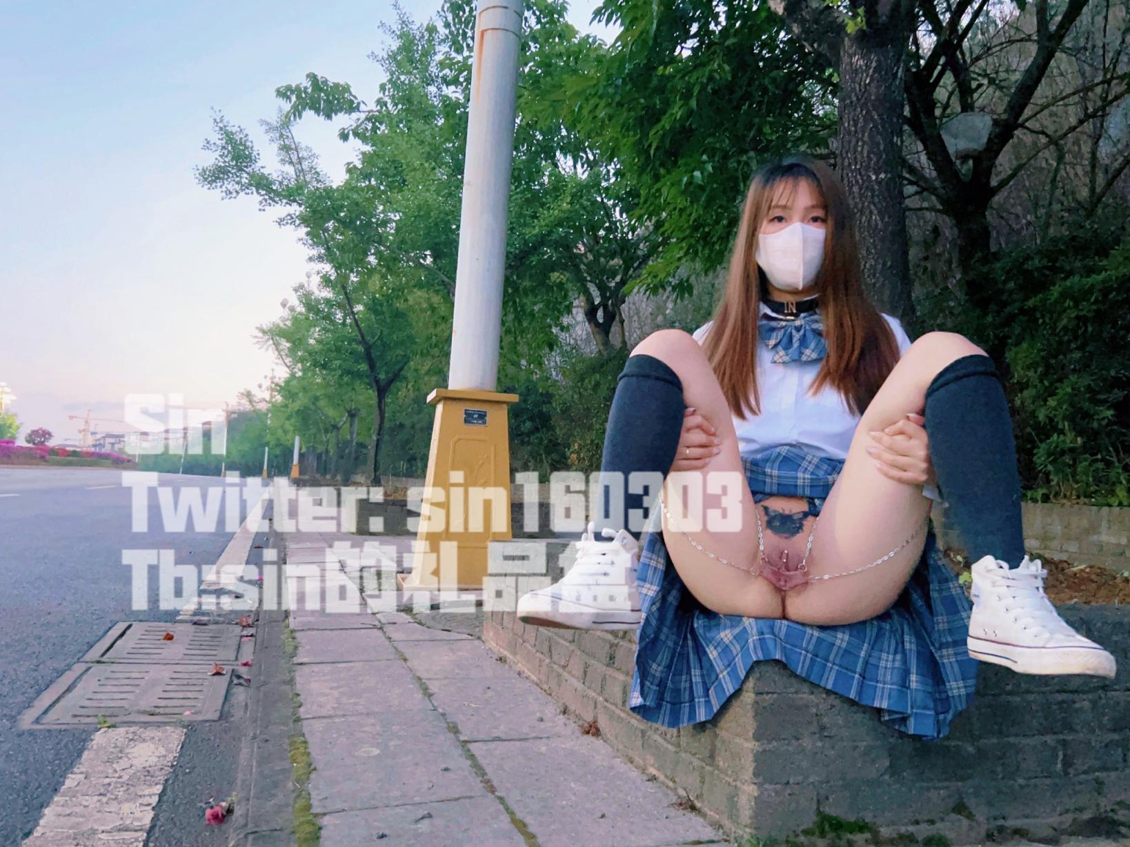 超嫩清纯小母狗✅能玩肏能调教能露出 被所在金属架子上 下体插着炮机 开发肛门 白浆直接冒出来了