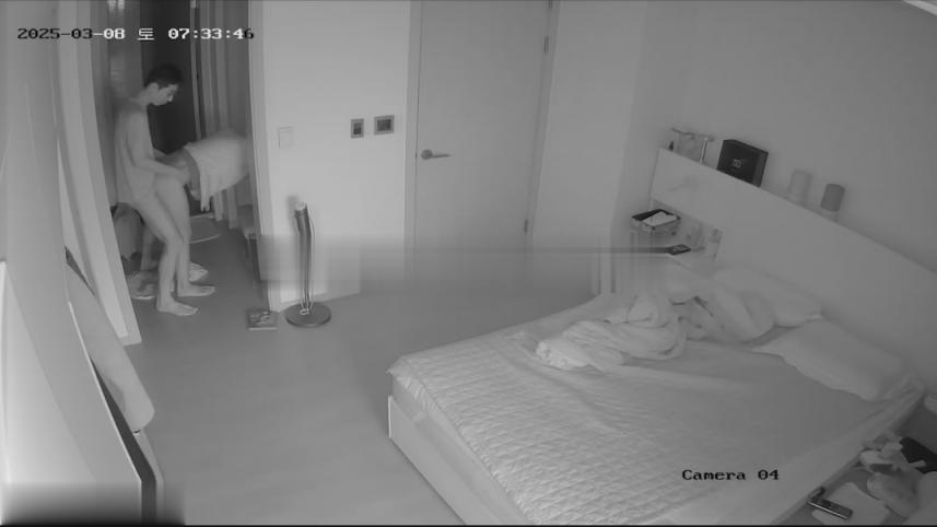 新黑客破解家庭网络摄像头偷拍❤️年轻白领小夫妻的日常性生活喜欢早晚做爱