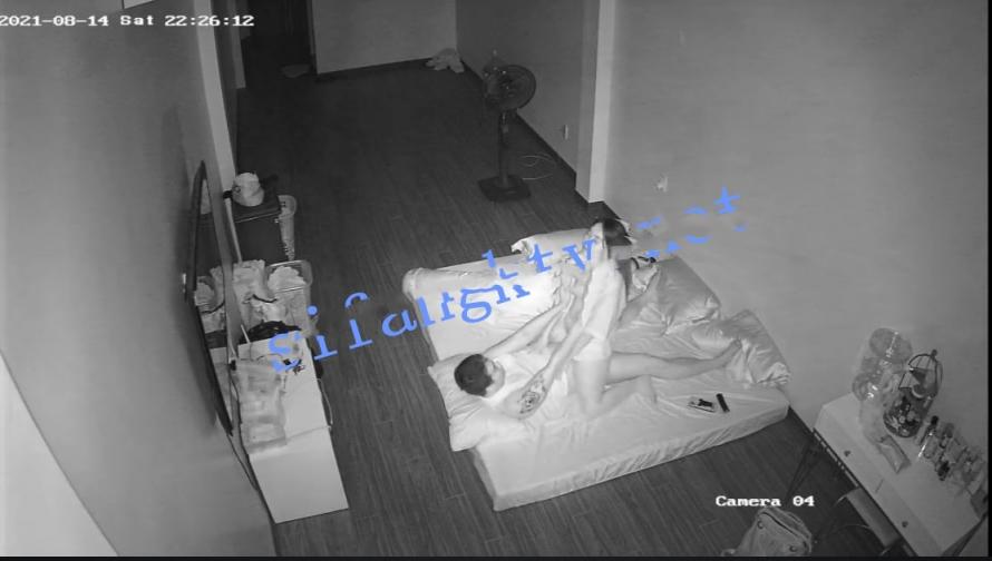 黑客破解家庭网络摄像头 高颜值少妇被朋友认出曝光生活照 偷拍记录婚后幸福的性生活