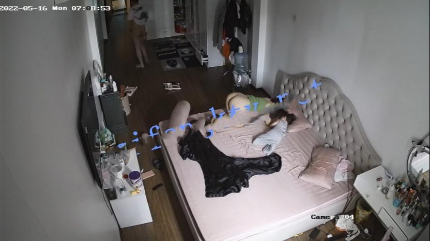 黑客破解家庭网络摄像头 高颜值少妇被朋友认出曝光生活照 偷拍记录婚后幸福的性生活