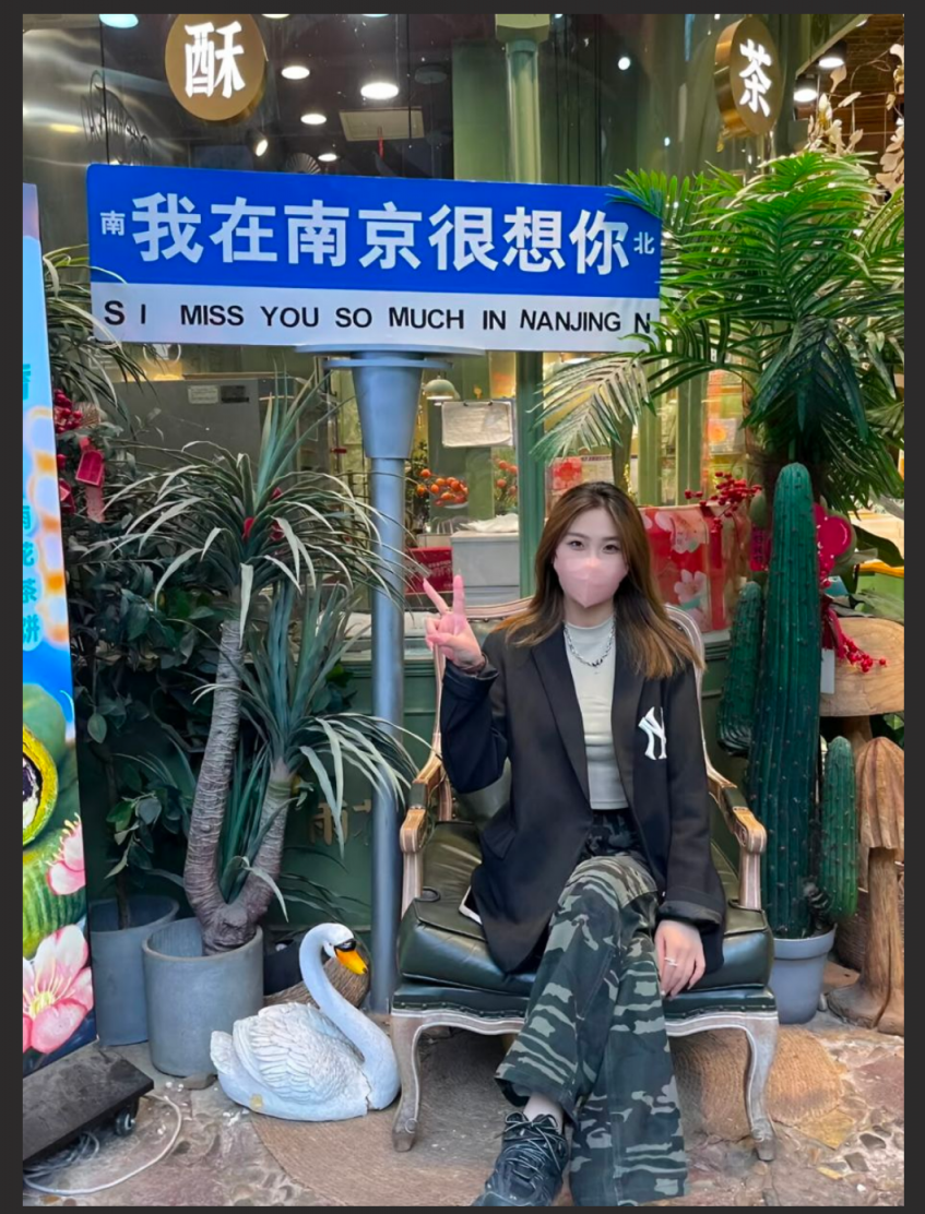 南京女大学生与社会纹身男友 各种场合性爱自拍 被调教的 还主动配合自拍！！