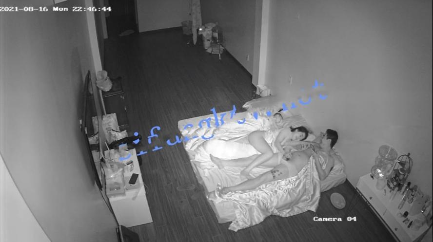 黑客破解家庭网络摄像头 高颜值少妇被朋友认出曝光生活照 偷拍记录婚后幸福的性生活