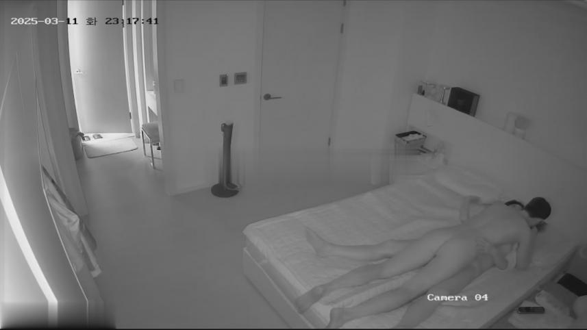 新黑客破解家庭网络摄像头偷拍❤️年轻白领小夫妻的日常性生活喜欢早晚做爱