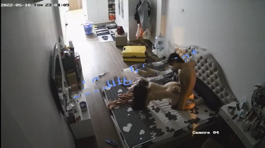 黑客破解家庭网络摄像头 高颜值少妇被朋友认出曝光生活照 偷拍记录婚后幸福的性生活