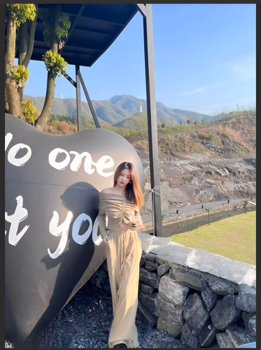 南京女大学生与社会纹身男友 各种场合性爱自拍 被调教的 还主动配合自拍！！