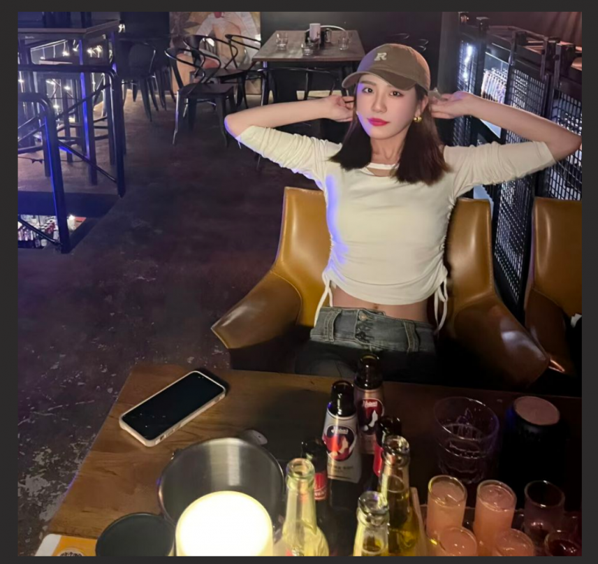 南京女大学生与社会纹身男友 各种场合性爱自拍 被调教的 还主动配合自拍！！