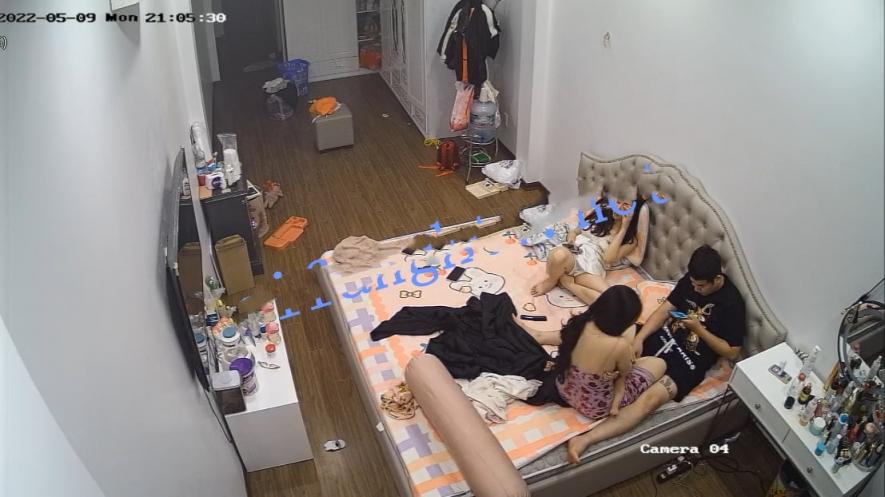 黑客破解家庭网络摄像头 高颜值少妇被朋友认出曝光生活照 偷拍记录婚后幸福的性生活